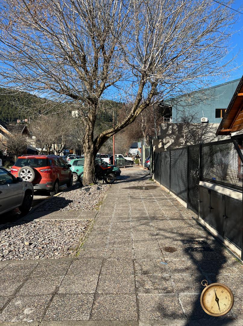 806